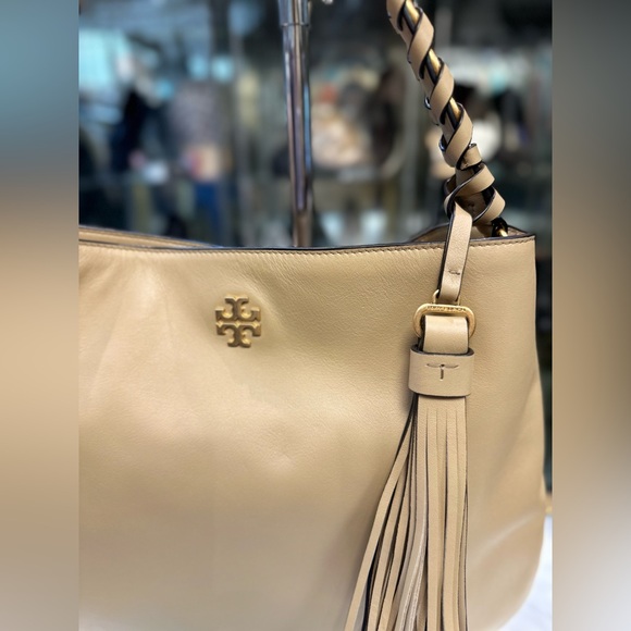 TORY BURCH BROOKE HOBO, shoulder bag Savannah Tan. - Picture 8 of 11